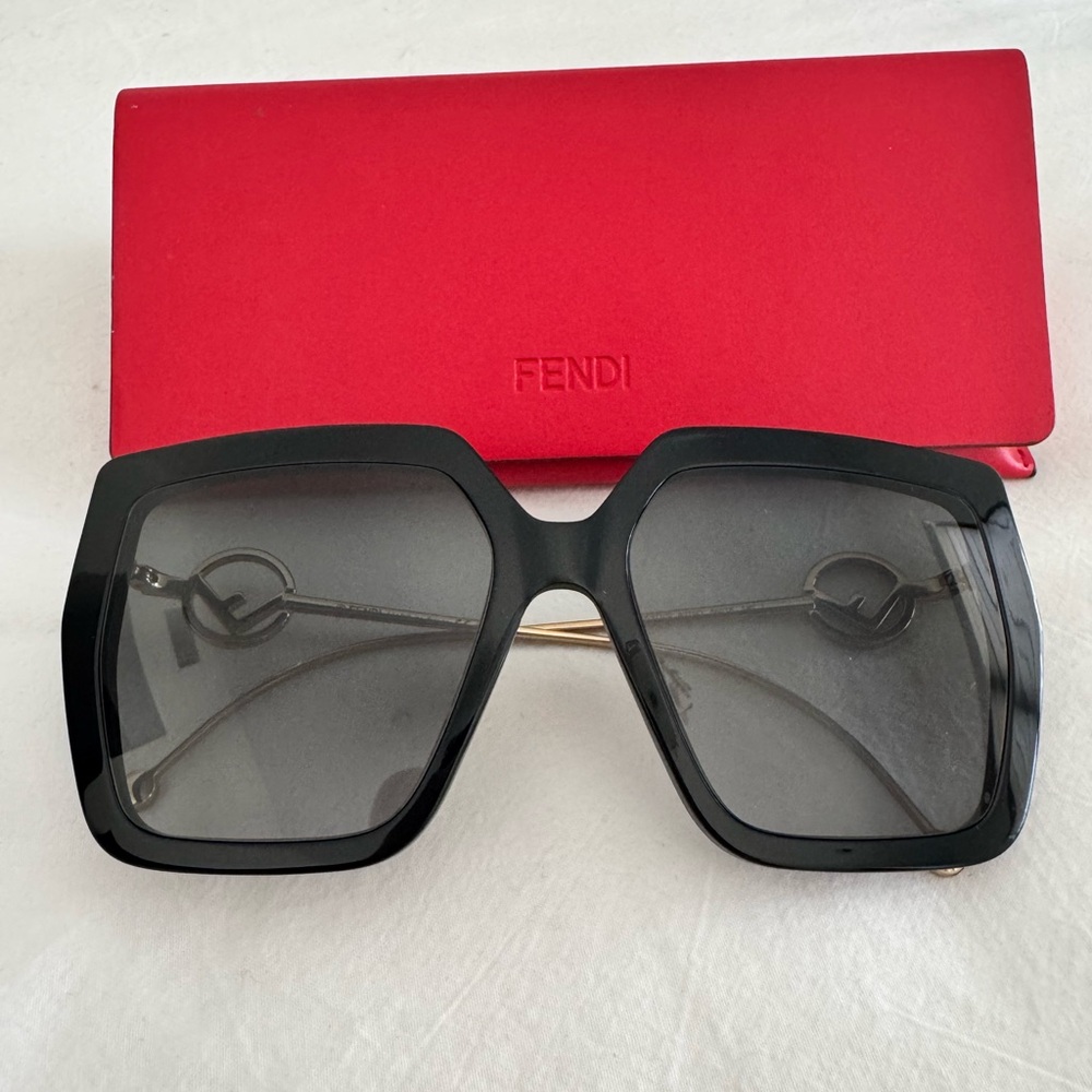 Fendi Black Oversized Sunglasses with Luxury Accents